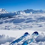 2 Pieces Confortables, Skis Aux Pieds, 4 Personnes - Fr-1-182a-12 * Courchevel