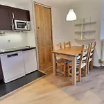 2 Pieces Confortables, Skis Aux Pieds, 4 Personnes - Fr-1-182a-12 Courchevel