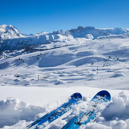 2 Pieces Confortables, Skis Aux Pieds, 4 Personnes - Fr-1-182a-12 * Куршевель