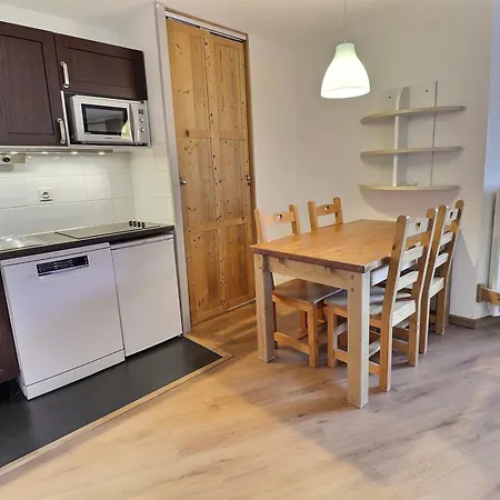 2 Pieces Confortables, Skis Aux Pieds, 4 Personnes - Fr-1-182a-12 Куршевель