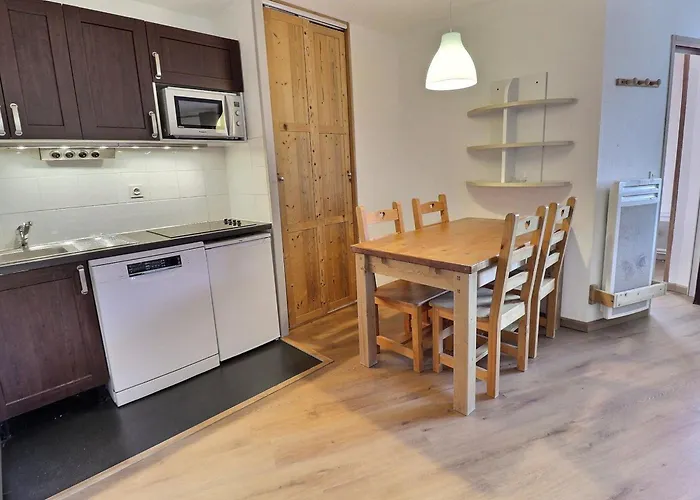 2 Pieces Confortables, Skis Aux Pieds, 4 Personnes - Fr-1-182a-12 Courchevel