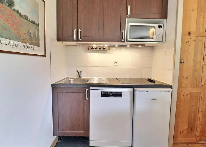 2 Pieces Confortables, Skis Aux Pieds, 4 Personnes - Fr-1-182a-12 * Courchevel